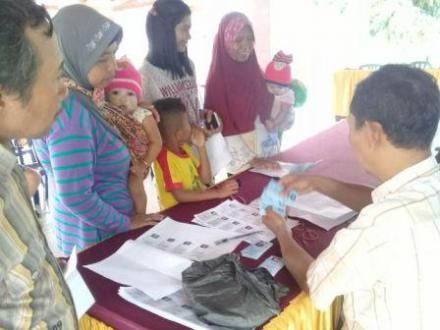 PEMBAGIAN E-KTP DARI KECAMATAN KE DESA